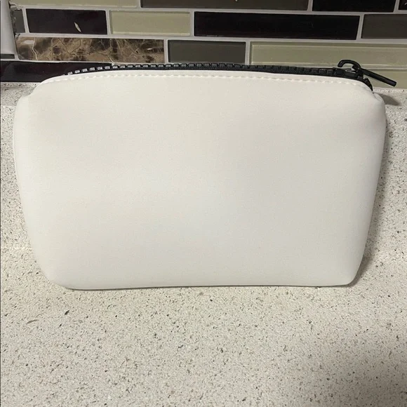 CHANEL Ivory neoprene Cosmetic Bag - Picture 3 of 4